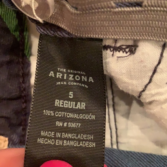 Size 5 shorts. Adjustable waist. - Picture 6 of 6